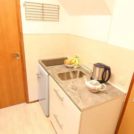 Kapitaenshaus-lassen-zimmer-nes-puek بيت ضيافة