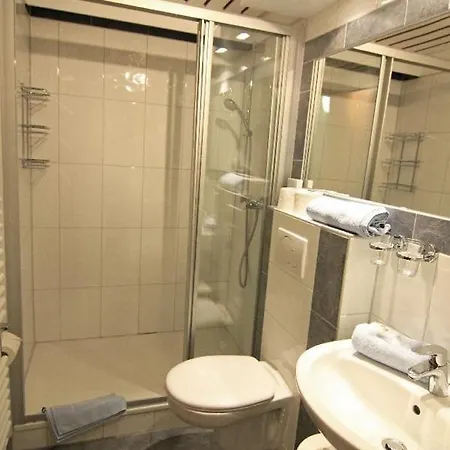 Kapitaenshaus-lassen-zimmer-nes-puek بيت ضيافة