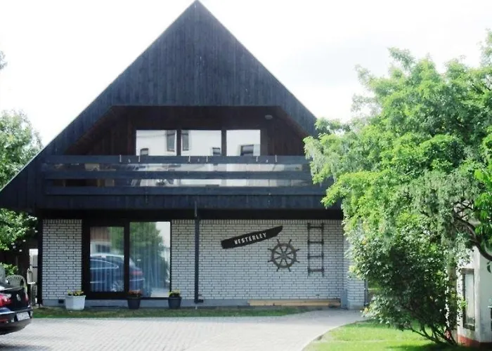 Gasthof Kapitänshaus Lassen - Nes Pük 3*