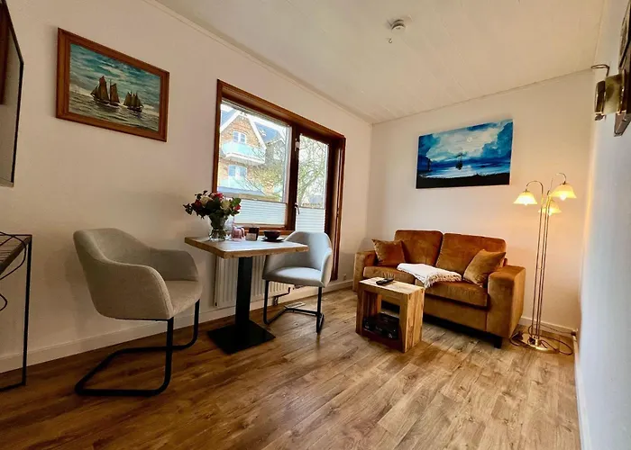 Gasthof Kapitänshaus Lassen - Nes Pük 3*